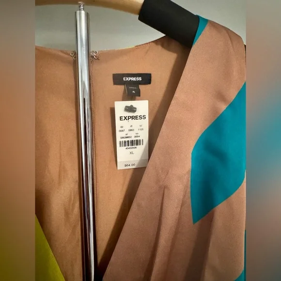 Express Multicolor Halter Top - Picture 5 of 6